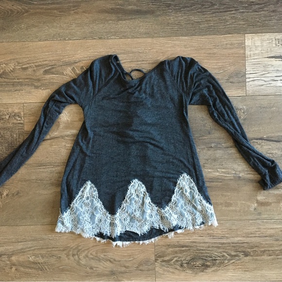 2 Lacy Medium Long Sleeve Shirts - Picture 2 of 3
